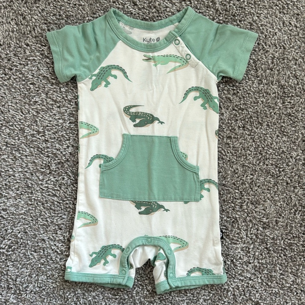 Kyte baby shortie romper, crocodile/alligator print, 6-12mo, like new!